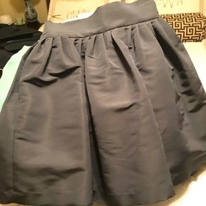 Chloe and Reese size 4 gray structured skirt